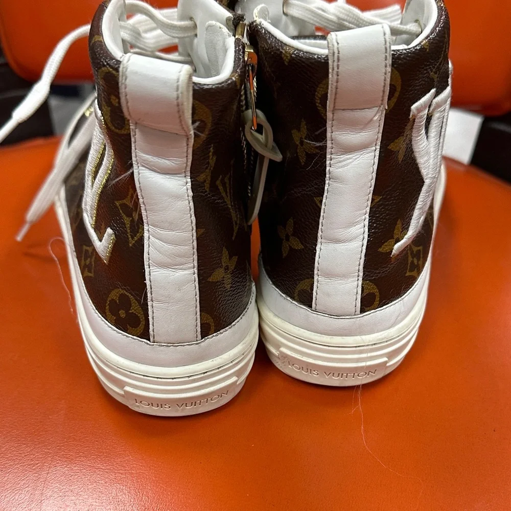 Authentic Louis Vuitton Brown Monogram High-Top Sneakers with White Laces - Picture 6 of 6